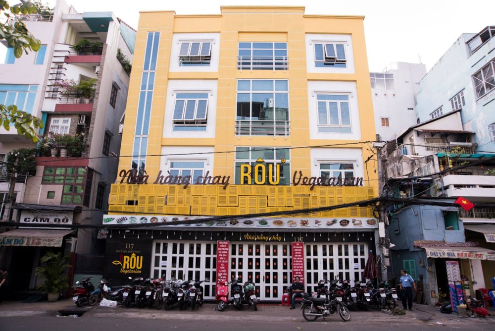 Mặt tiền nhà hàng chay Rôu tại 117 Huỳnh Mẫn Đạt, Quận 5
